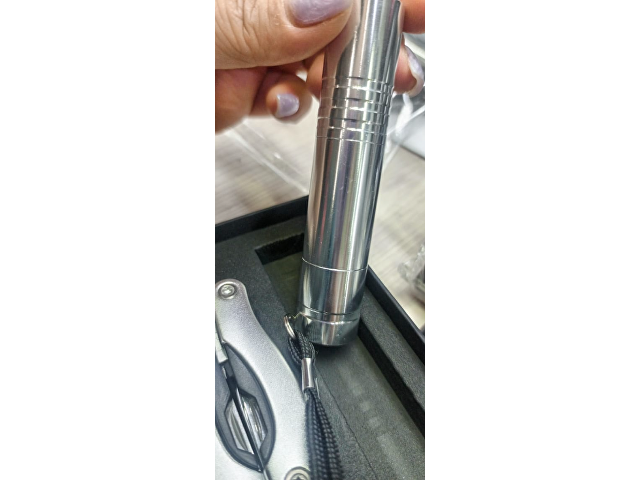 Подарочный набор «Scout» с многофункциональным ножом и фонариком