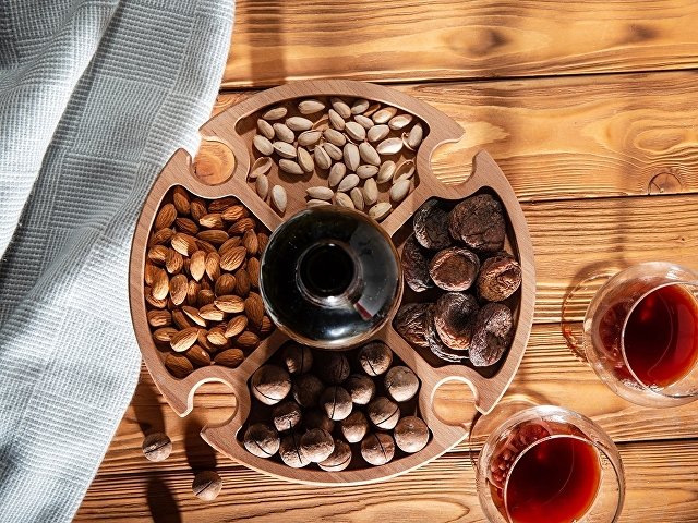 Деревянный столик на складных ножках «Outside party» thumbnail