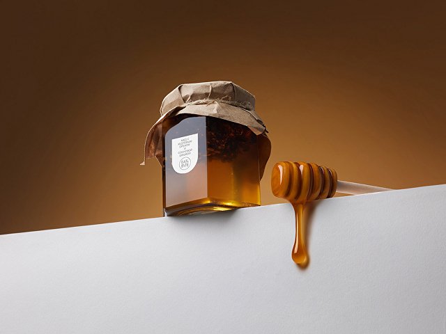 Мед с сосновыми шишками и кедровыми орехами thumbnail