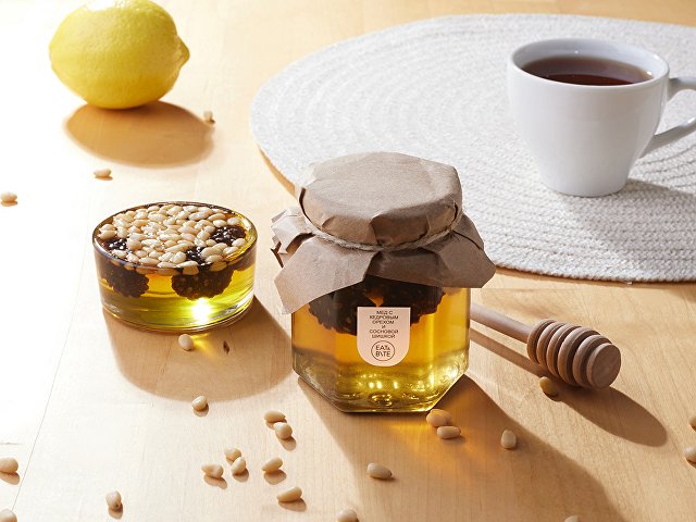 Мед с сосновыми шишками и кедровыми орехами thumbnail