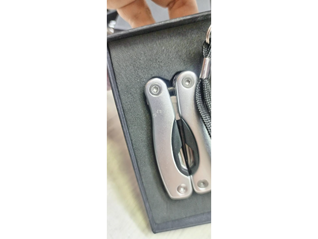 Подарочный набор «Scout» с многофункциональным ножом и фонариком