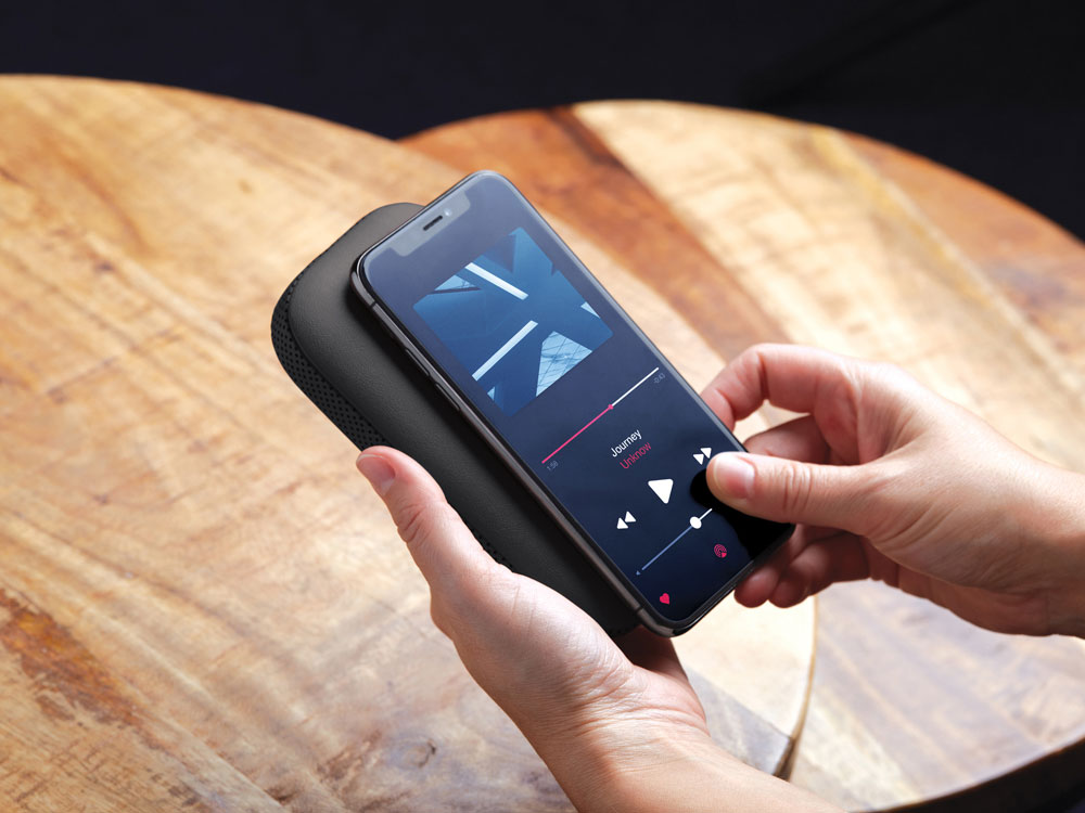 Внешний аккумулятор с беспроводной колонкой Powersound фото 6 Внешний аккумулятор с беспроводной колонкой Powersound фото 6