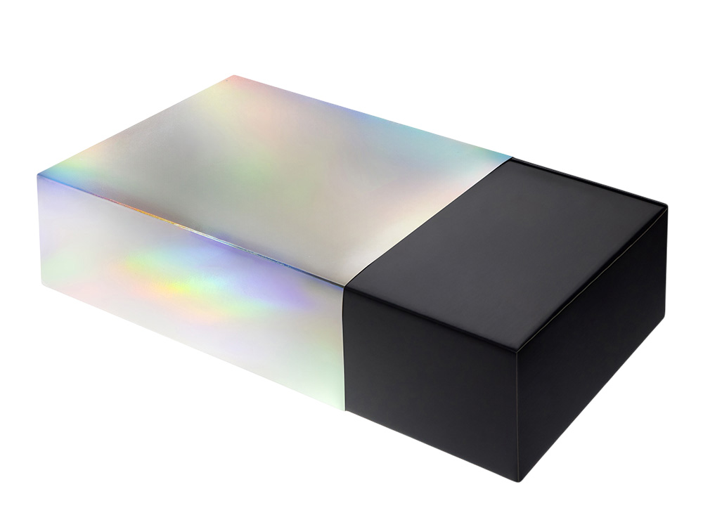 Подарочная коробка с голографическим шубером «Aurora», L фото 2 Подарочная коробка с голографическим шубером «Aurora», L фото 2